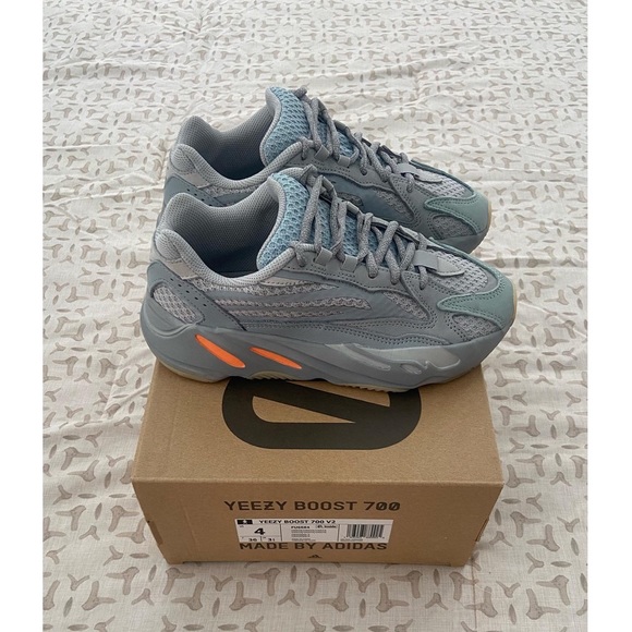 “YEEZY 700 V2” with original box - Picture 2 of 5